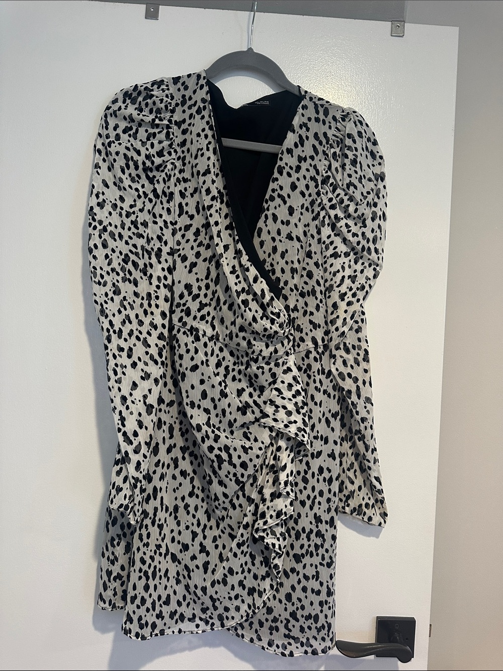 Zara Women's Black and White Printed Wrap Jacket